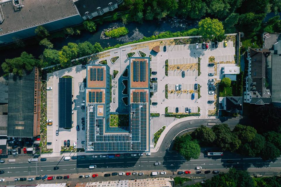 Luftbild senkrecht von oben: Außenanlagen und Parkplatz der Vorwerk-Hauptverwaltung in Wuppertal